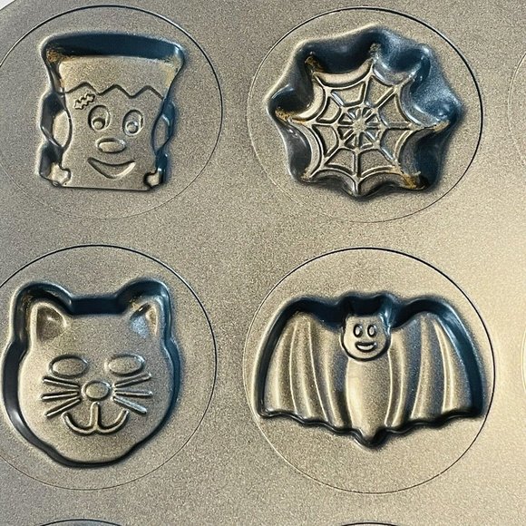 Wilton Non Stick Treat Cookie Baking Mold Pan Halloween Fall Ghost Cat Spider - Picture 5 of 9